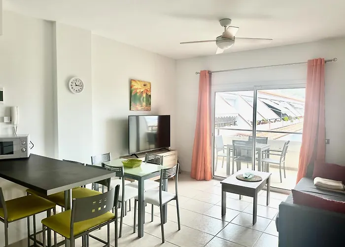 Pambnb - Cozy Seaview Apartment With Gym & Kids Park